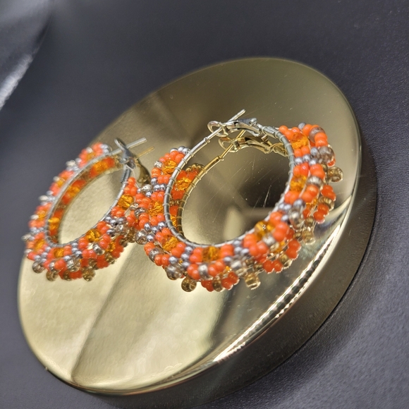 Hand beaded hoop earring by Bougie Birch - Picture 4 of 7